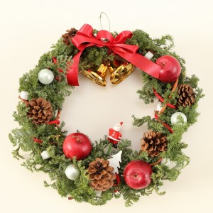 つるを使ったクリスマスリース